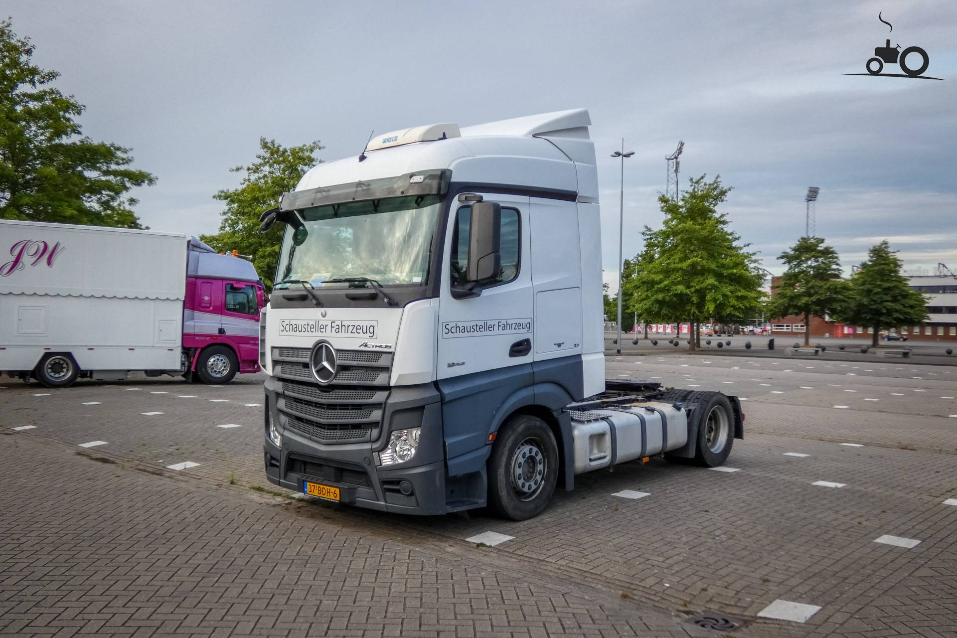 Foto Mercedes-Benz Actros MP4 van kermis