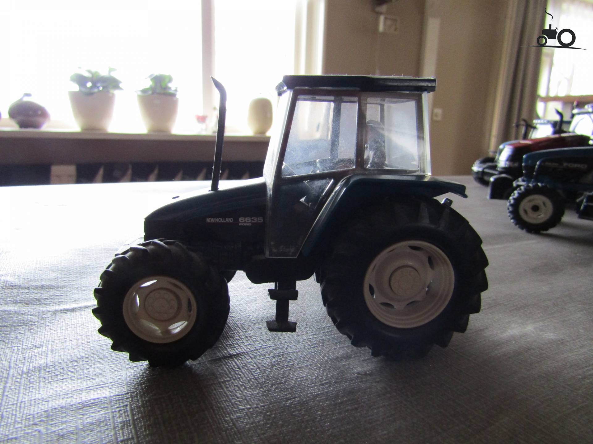 New Holland 6635 - Nachrichten, Fotos & Videos - Seite 1