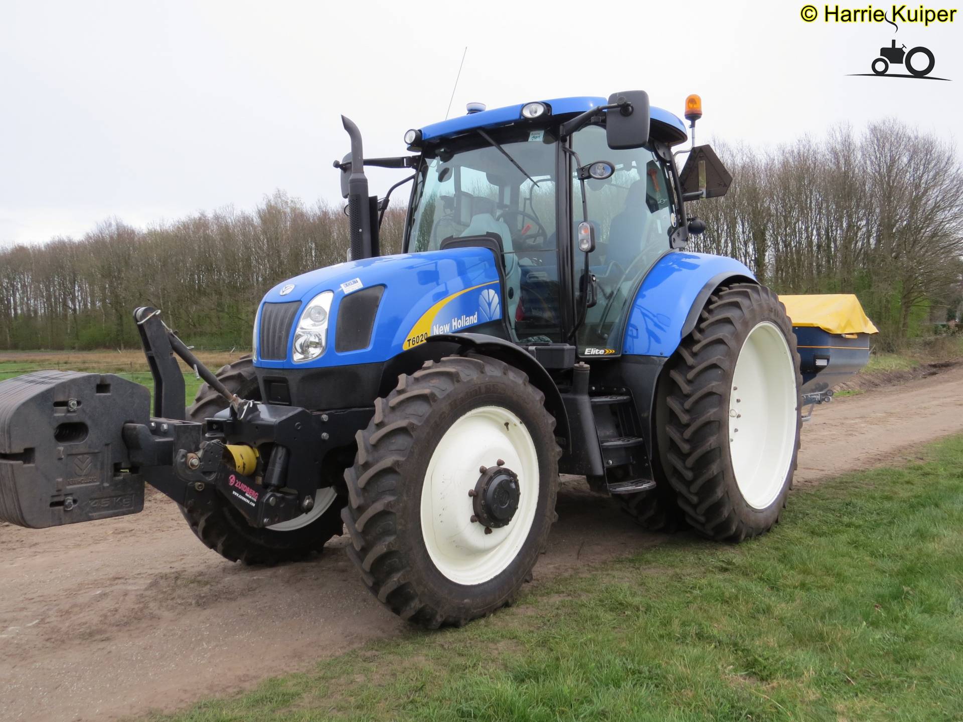 Foto New Holland T 6020 1288033