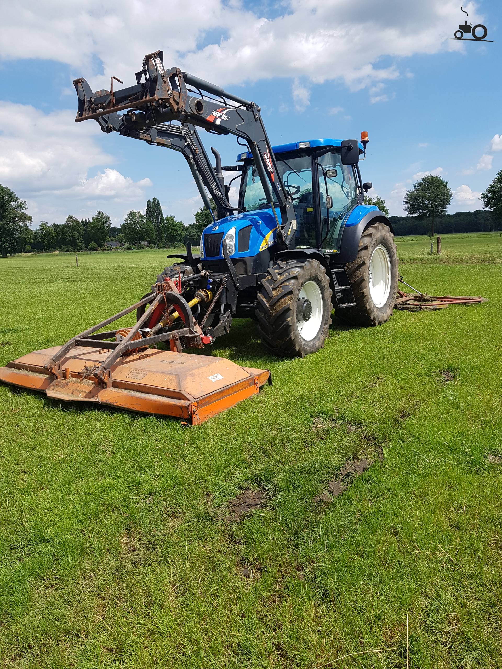 Foto New Holland T 6020 Elite 1356939