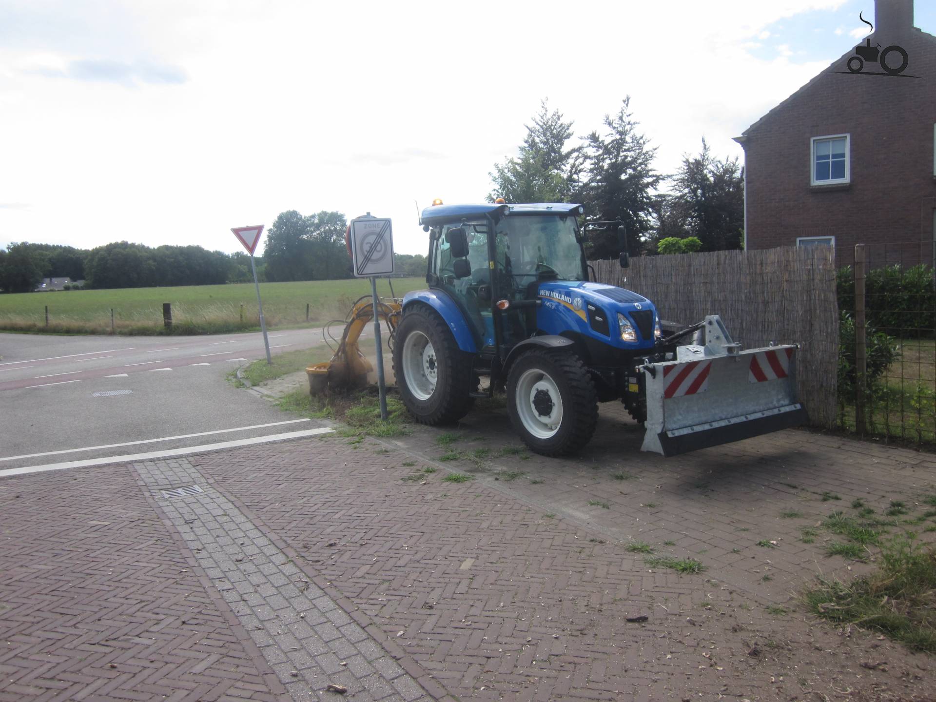 foto-new-holland-t-4-75-1488885