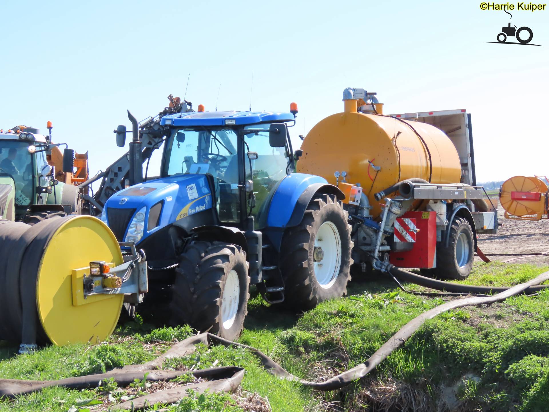 Foto New Holland T 7040 Van Loonbedrijf B Scheper BV