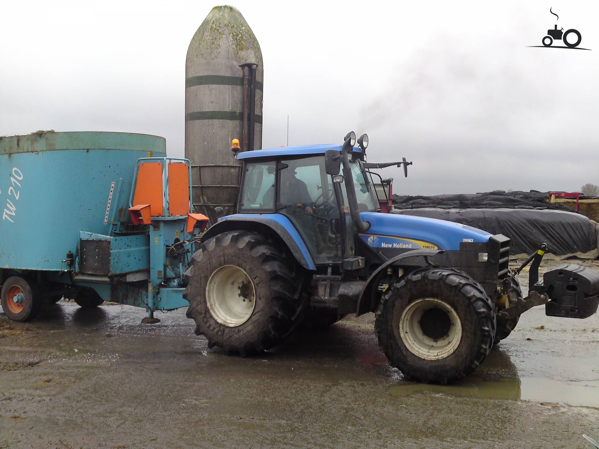 Foto New Holland TM 155 #356901