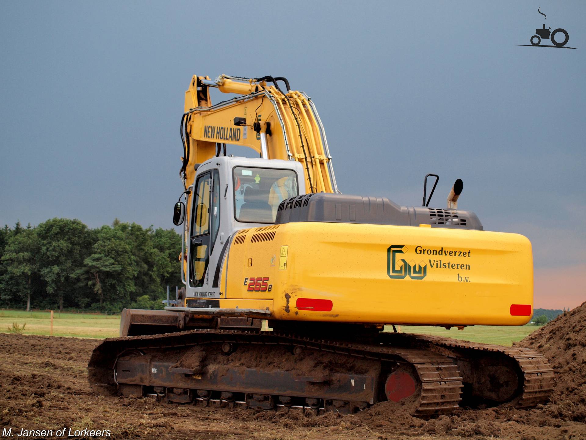 Foto New Holland E 265 #378965