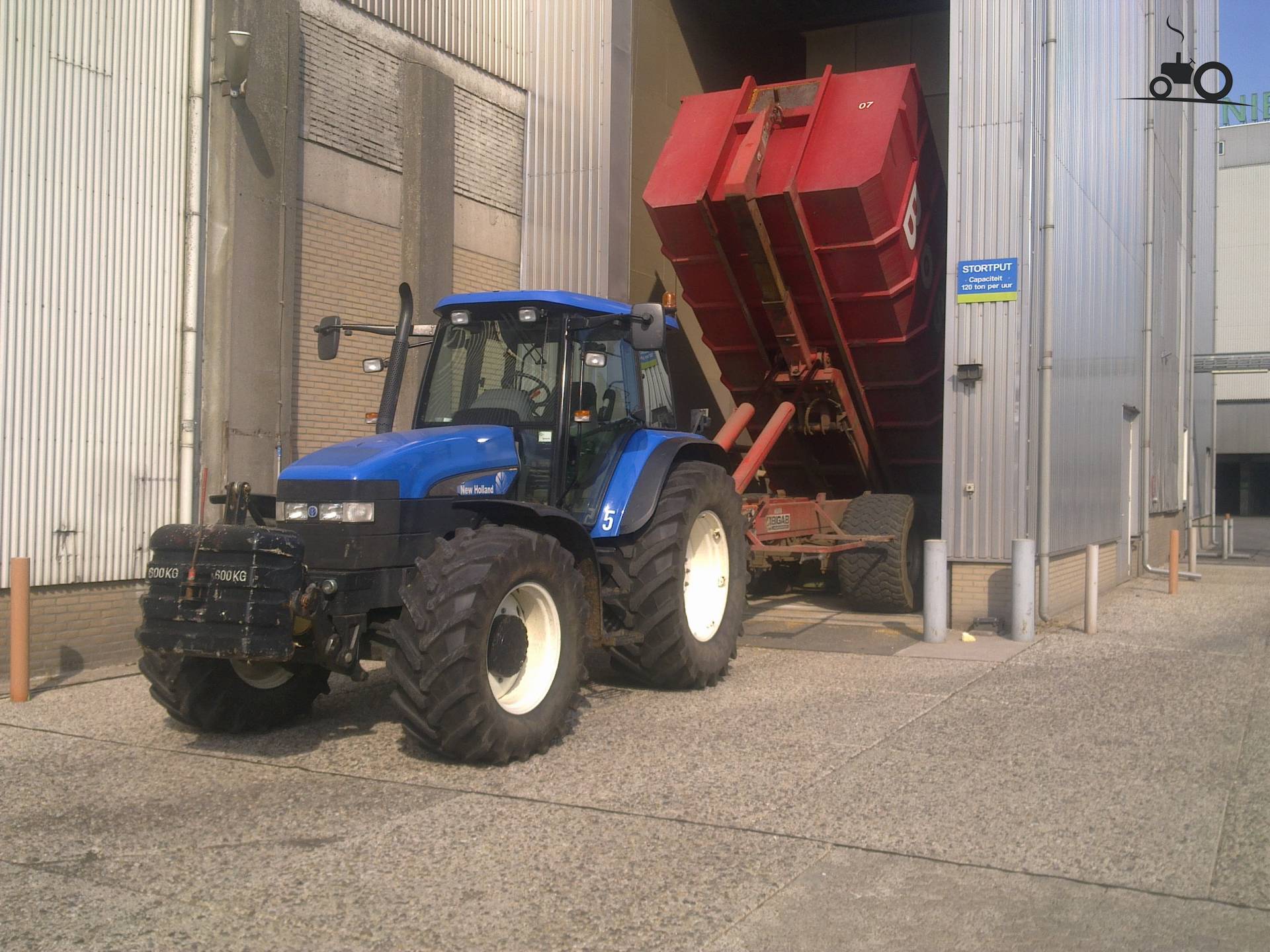 Foto New Holland TM 155 #380457