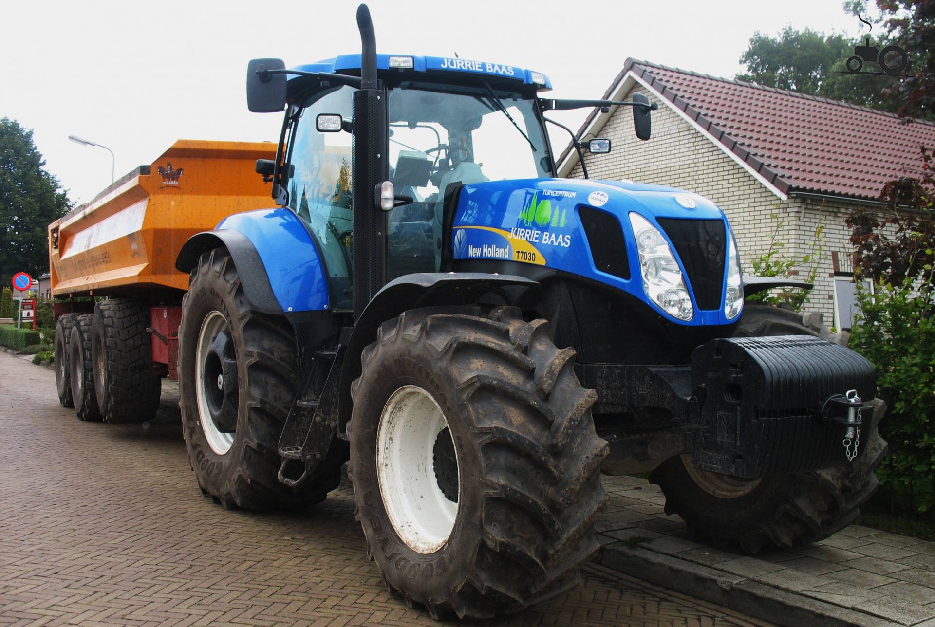 Foto New Holland T 7030 Van Tuincentrum Jurrie Baas