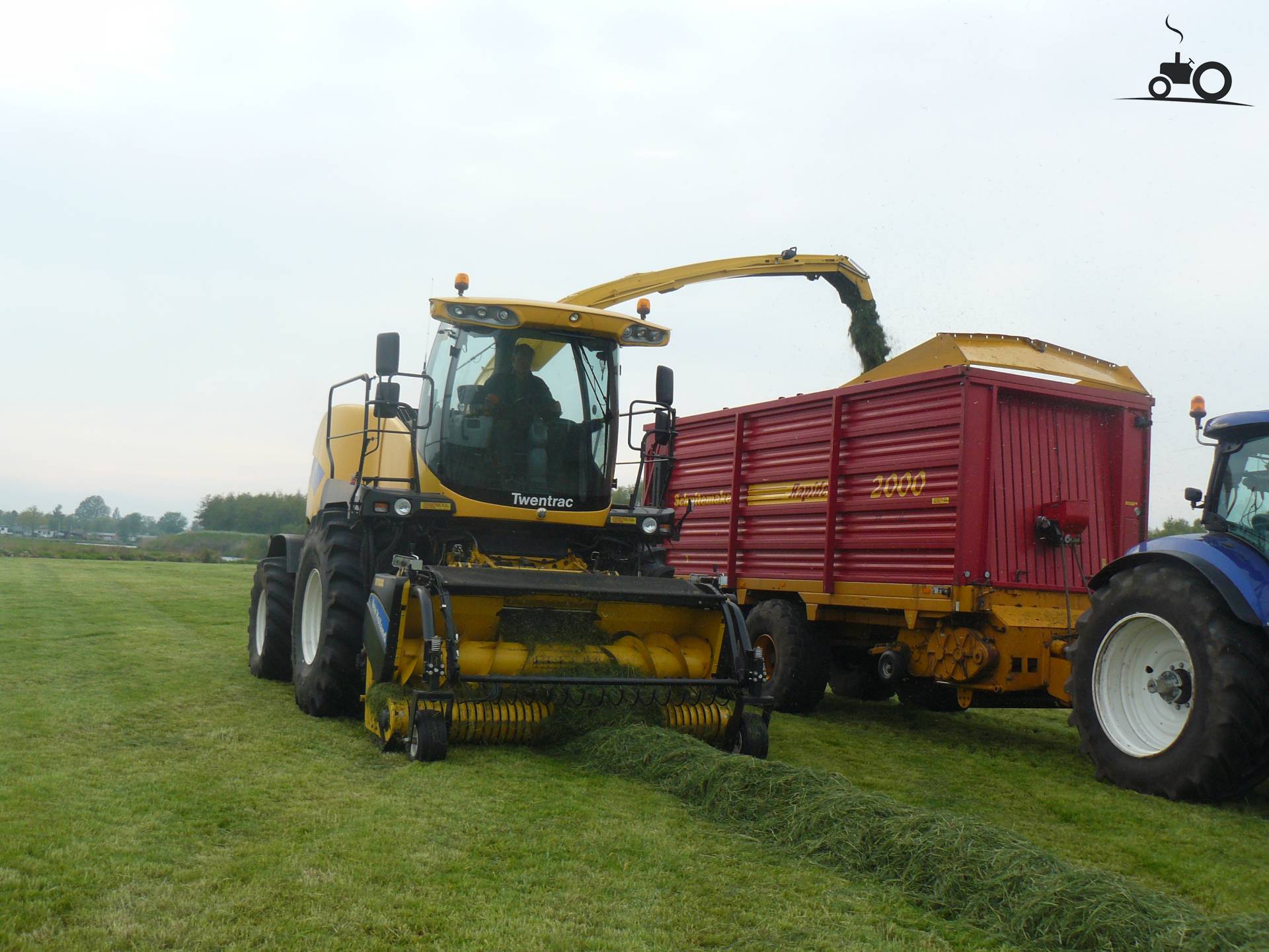 Foto New Holland T 7070 Van Loonbedrijf Ltn