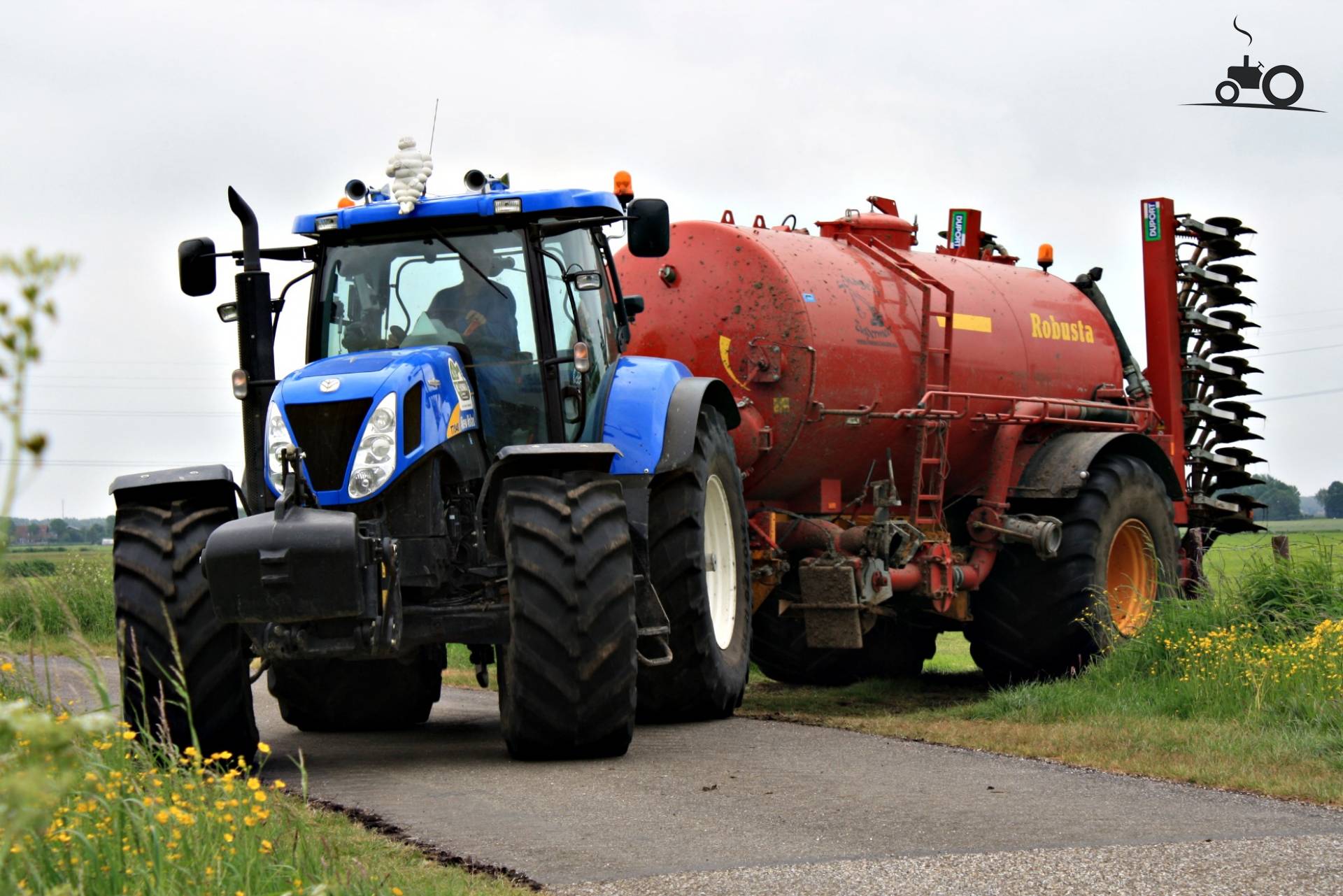 Foto New Holland T 7040 490003