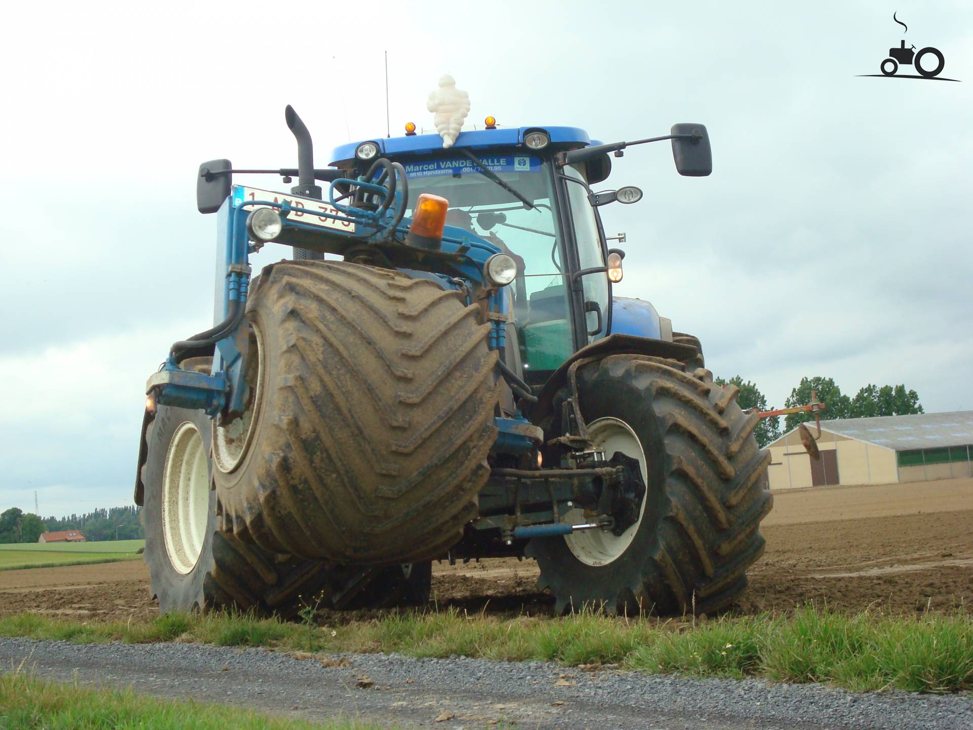 Foto New Holland T 6090 505111