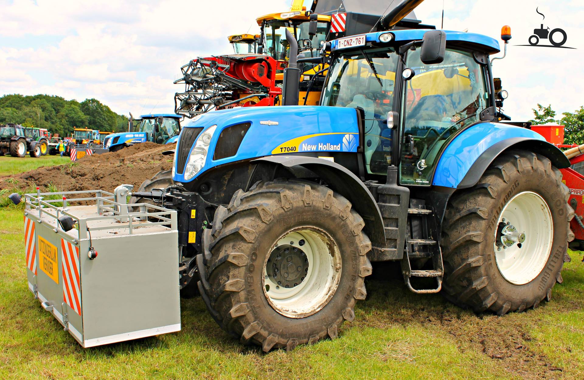 New Holland T 7040