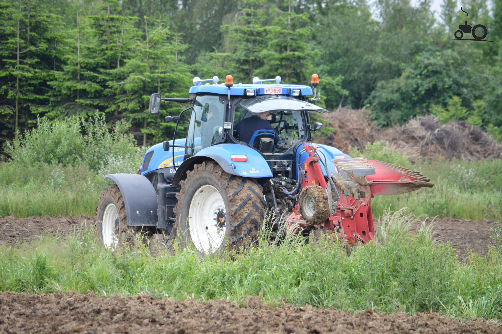 New Holland T 7030
