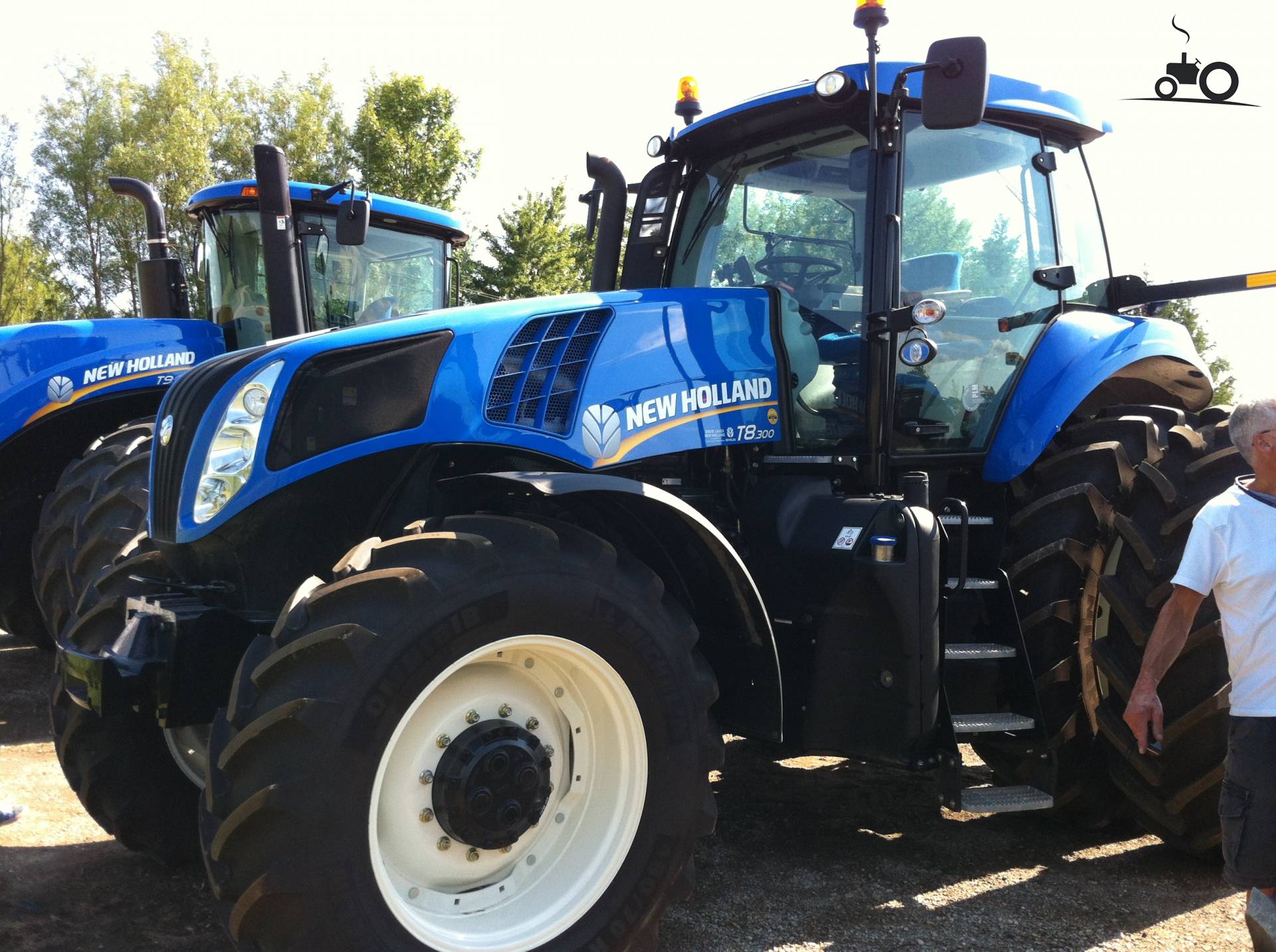 Foto New Holland T 8 300 703630