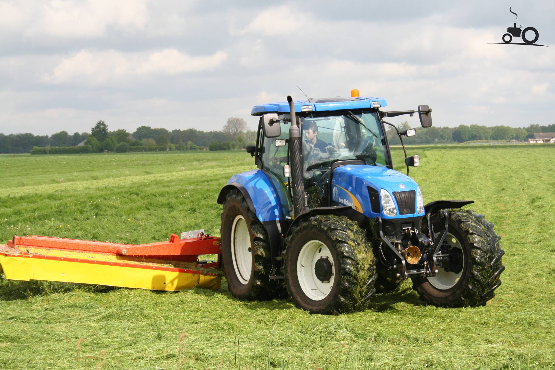 Foto New Holland TS 135 A #761427