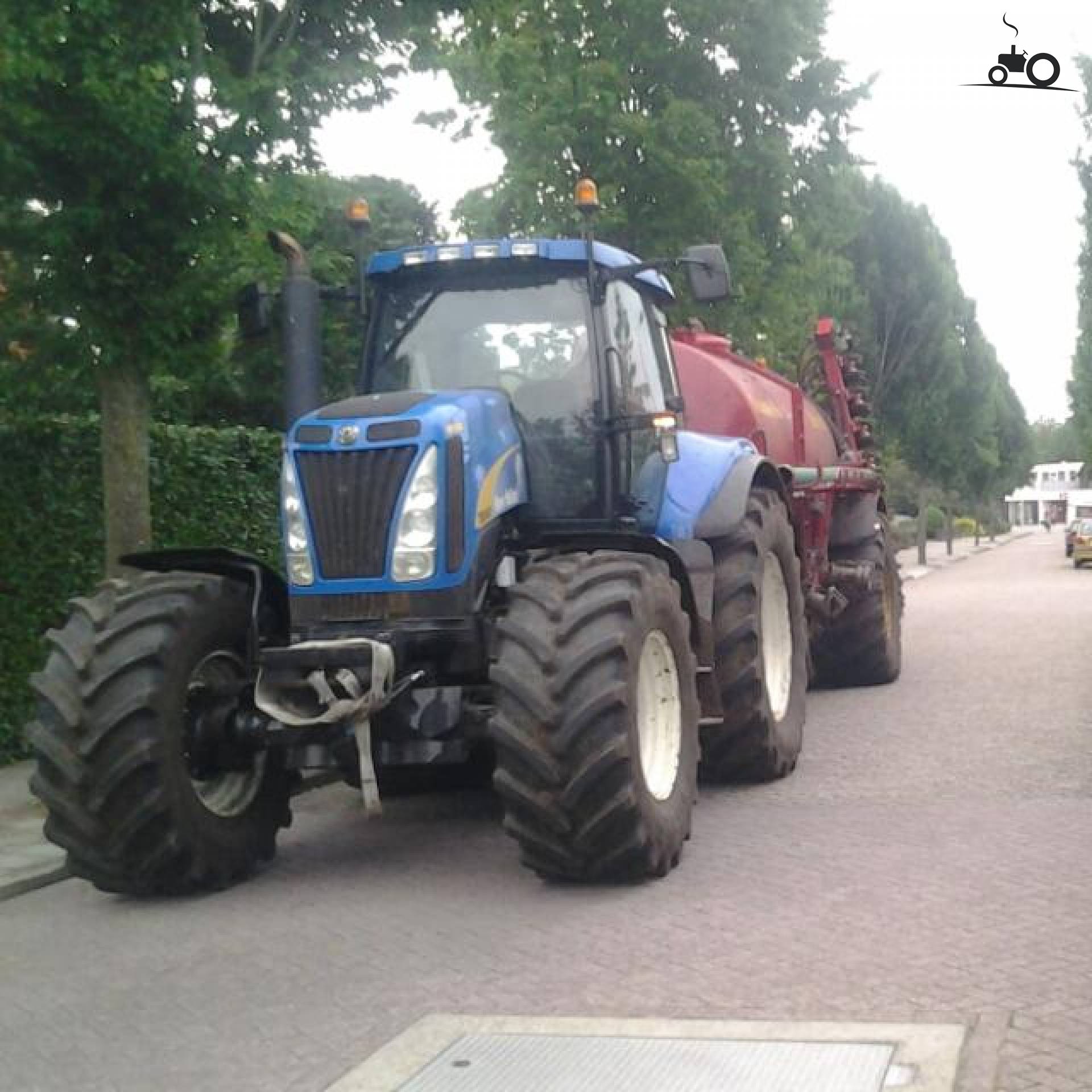 New Holland T 8040