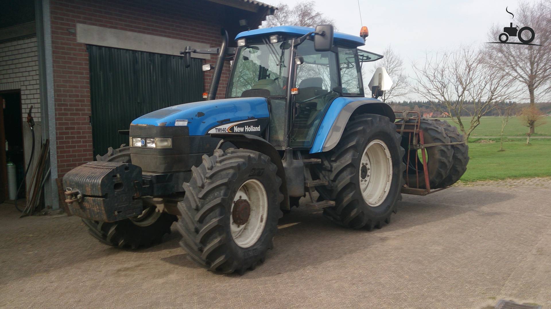 Foto New Holland TM 140 #833417