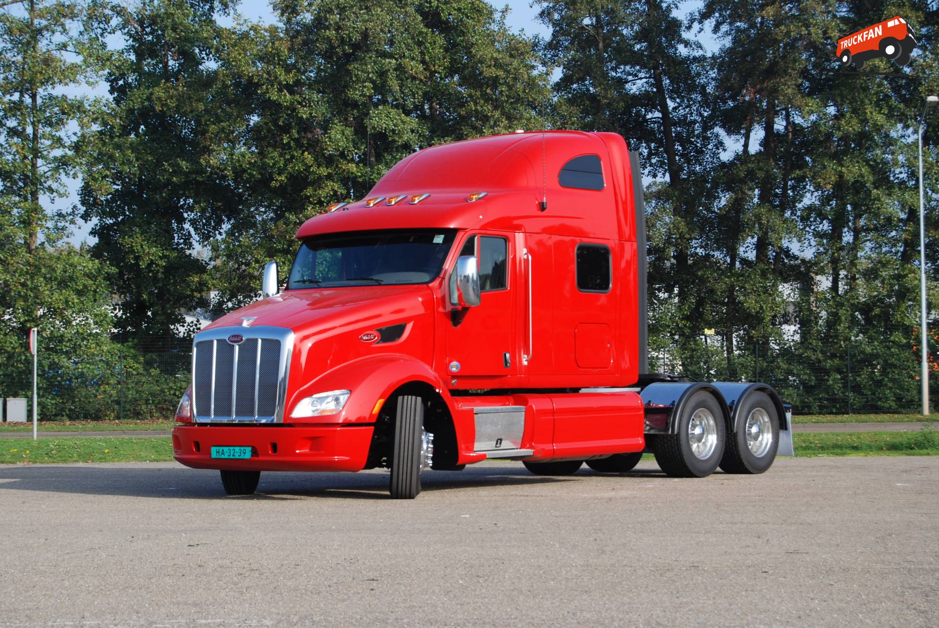 Peterbilt 587 Specifications - Full Technical Data