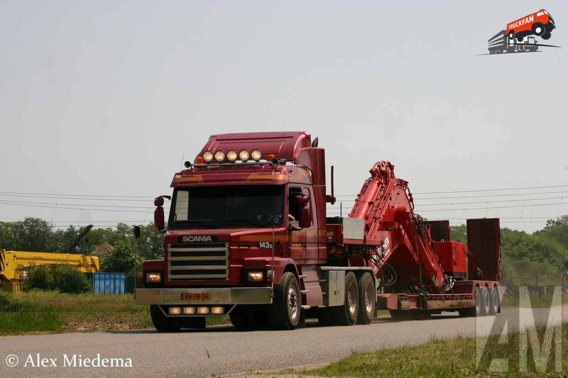 Scania T143