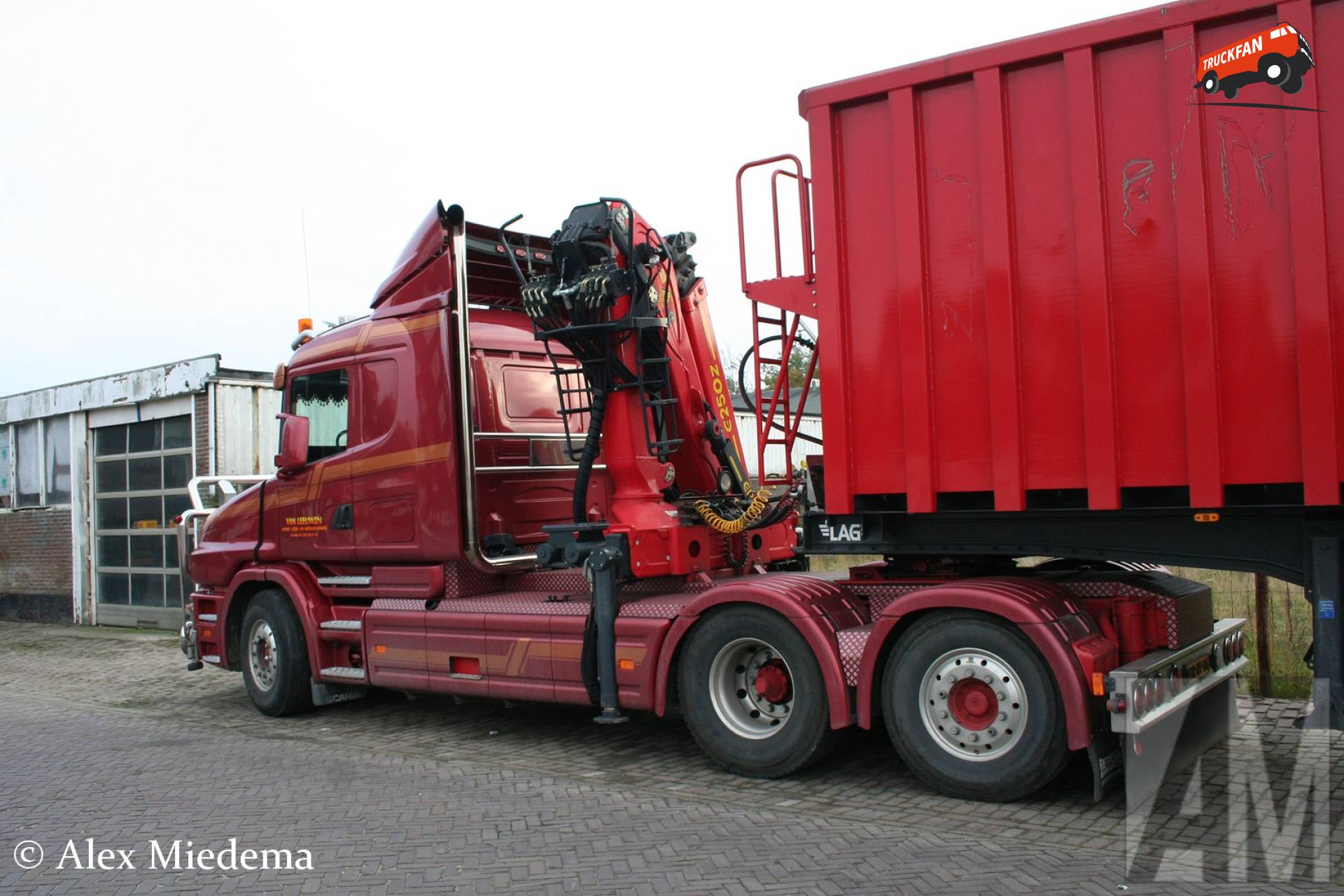 Scania T144