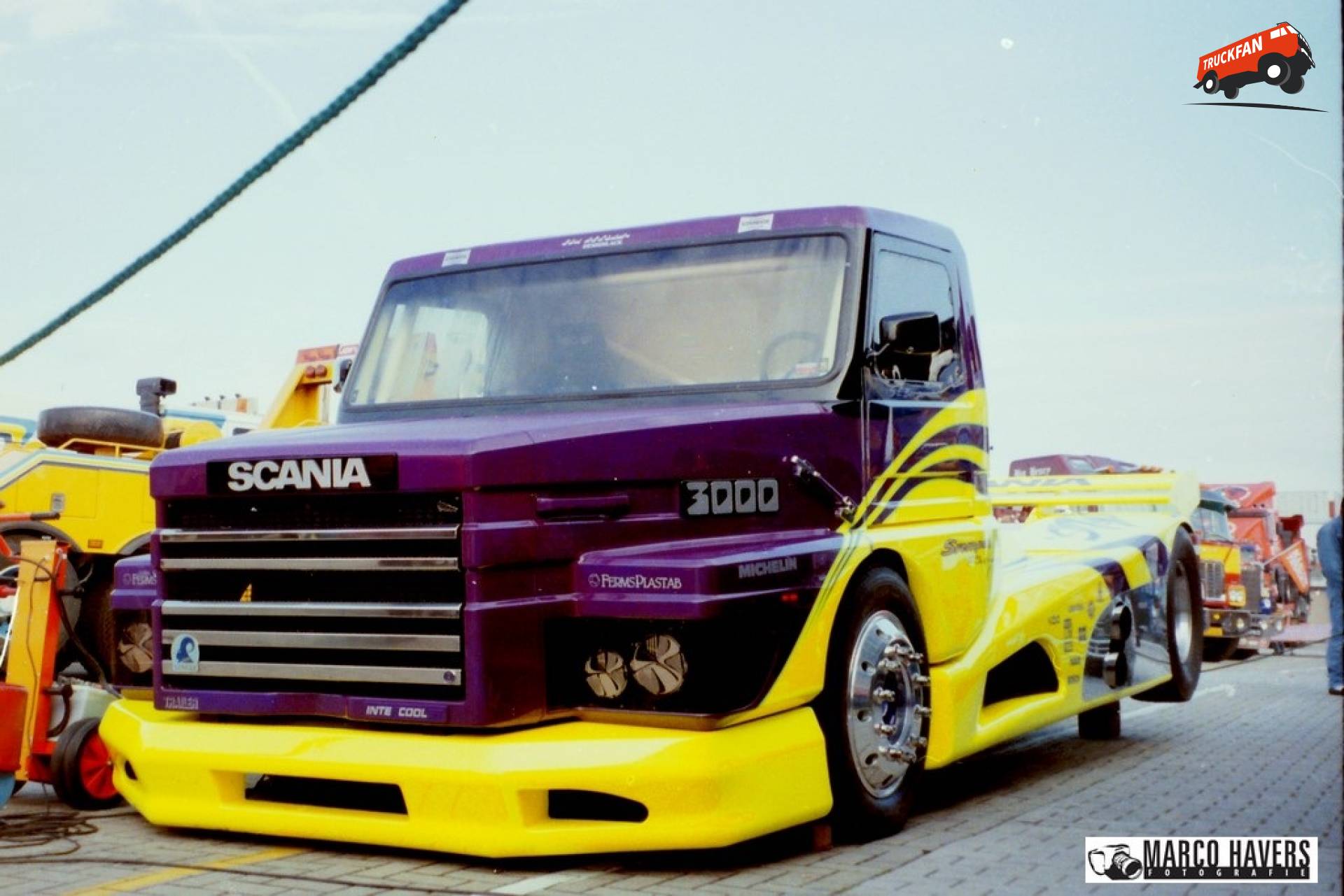Scania T143