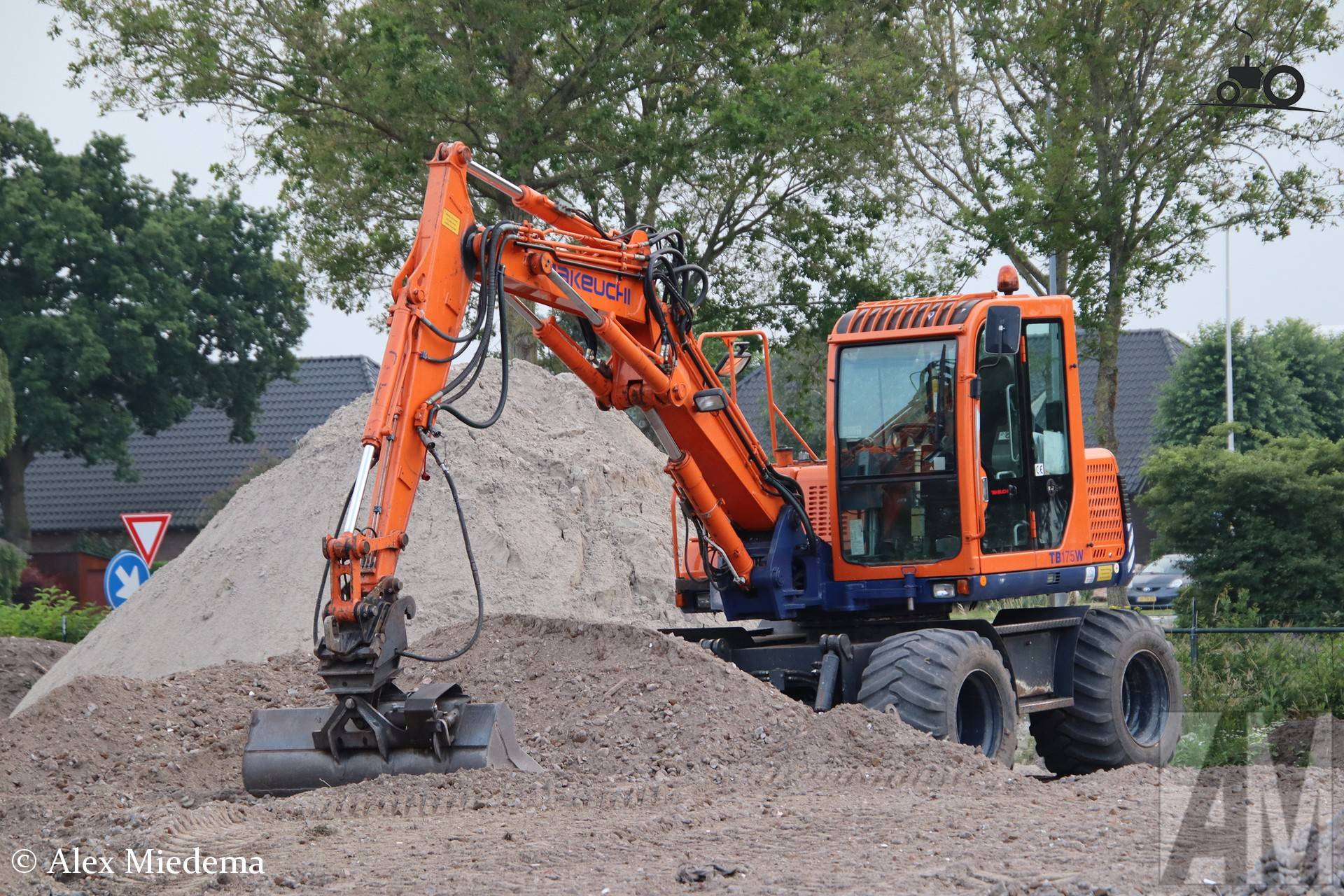 Takeuchi TB 175W Fanclub - Specificaties, Foto's, Reviews & Forum