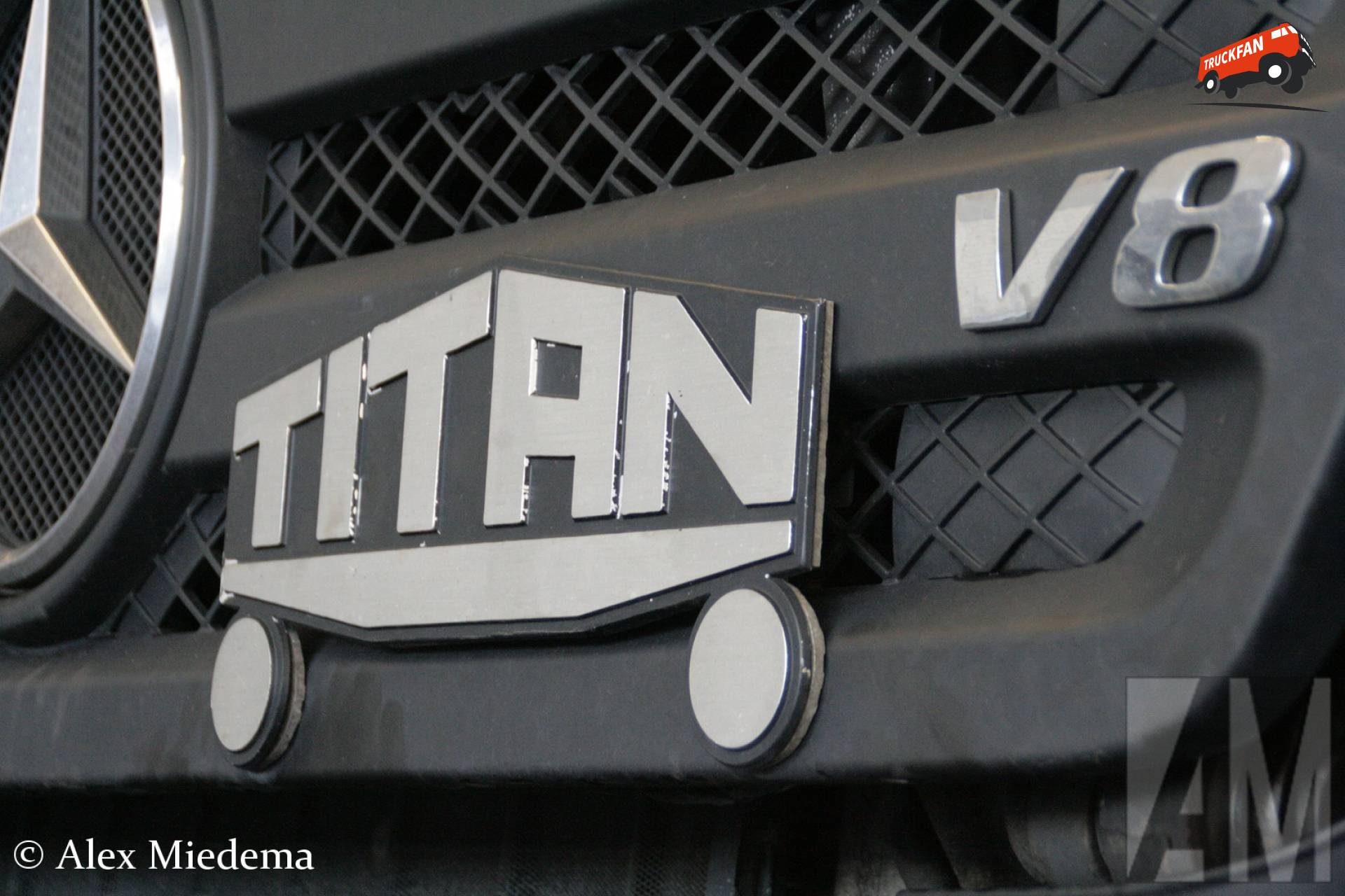 Titan logo Fanclub - Specificaties, Foto's, Reviews & Forum