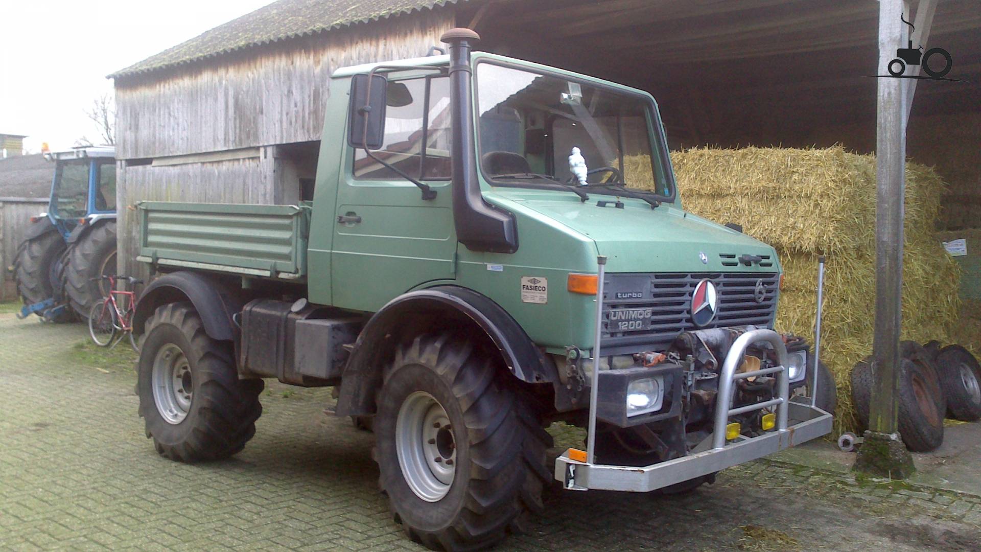 Unimog U1200 United Kingdom Tractor Picture 759642