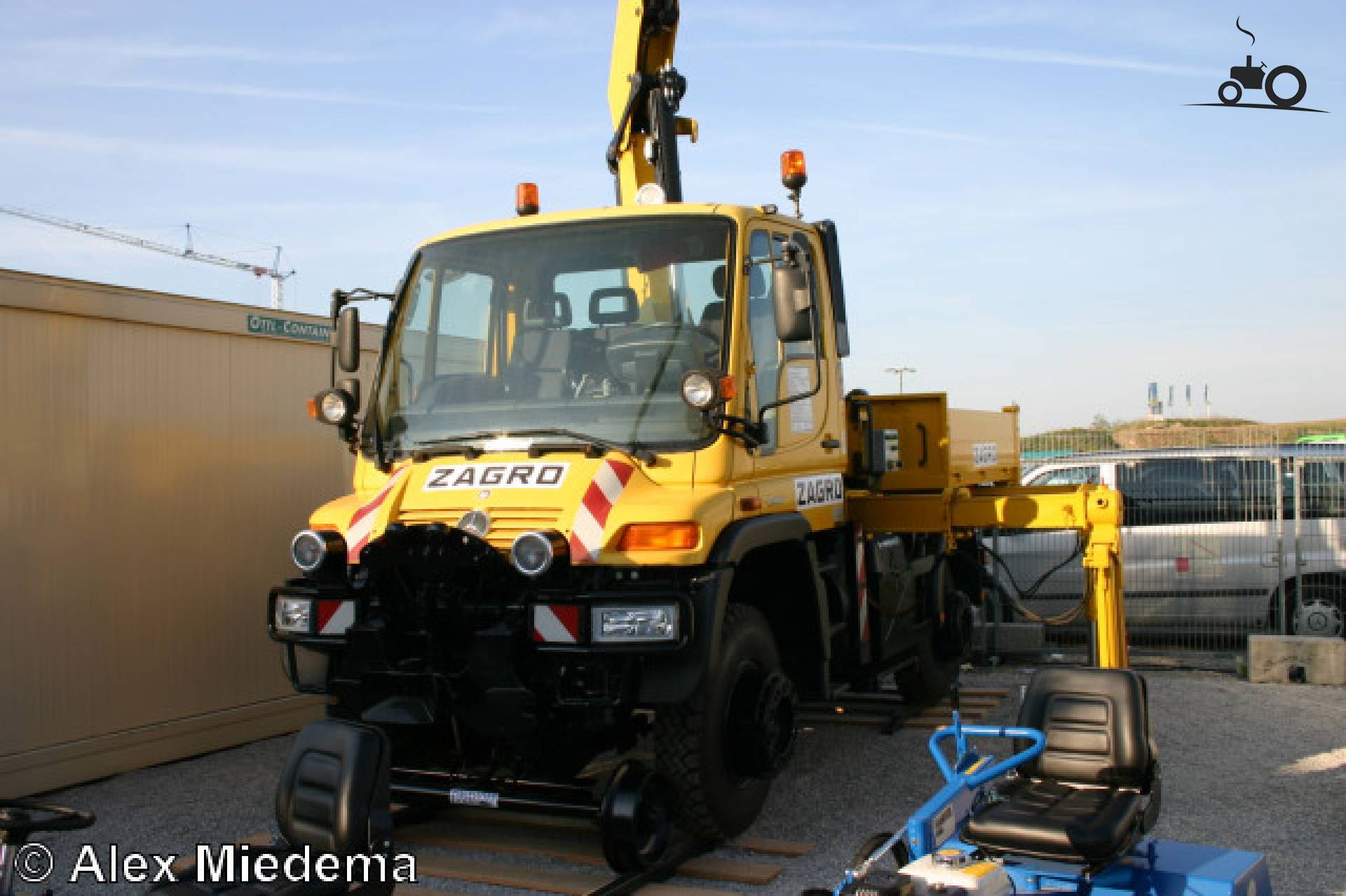 Локомобиль мерседес unimog u400