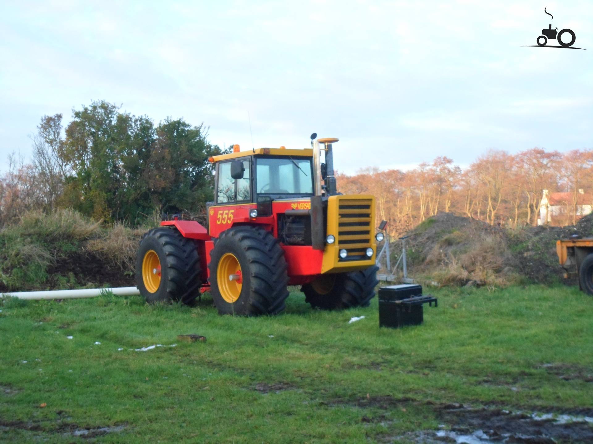 Versatile 555 Fanclub - Specificaties, Foto's, Reviews & Forum