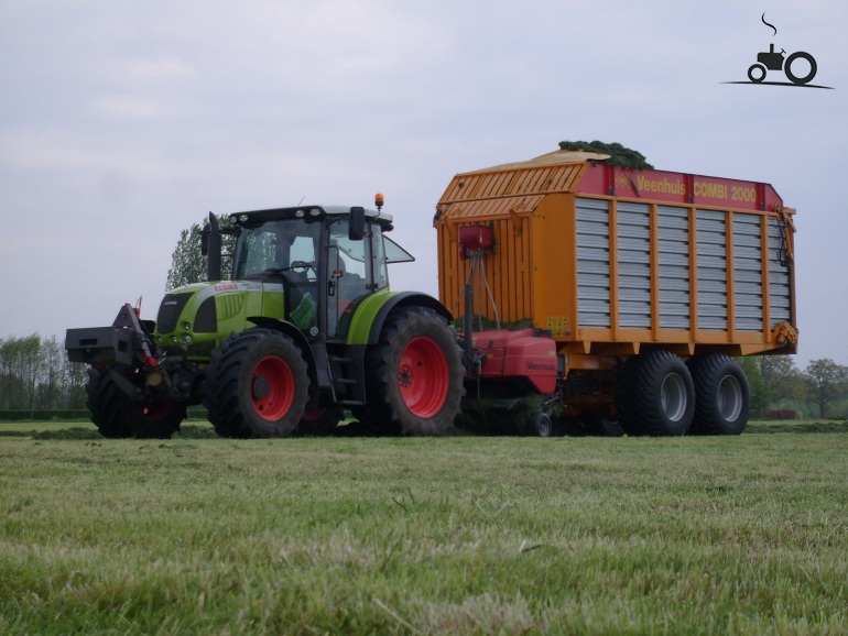 Foto Claas Ares 697 ATZ Van H.j. Looman En Zn.