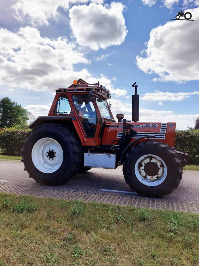 Miniature Tracteur FIAT 180-90 DT - Modèle Réduit Très Détailé - Collectionneur