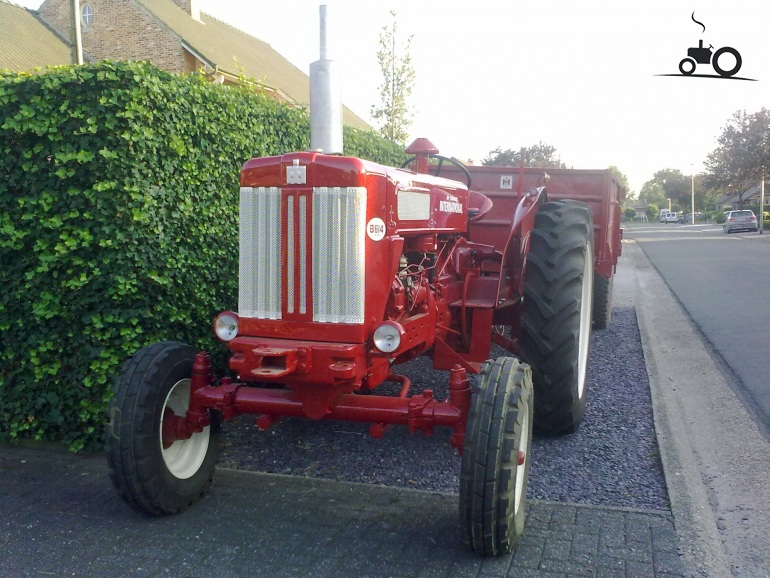 International B 614 - United Kingdom - Tractor Picture #687982