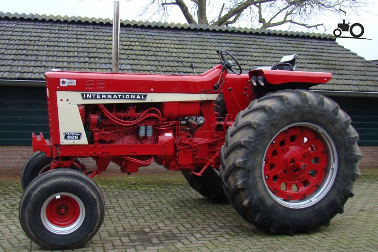 International 826 - United Kingdom - Tractor picture #892407