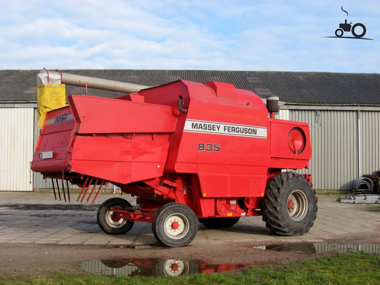 Massey Ferguson 835 - France - Tracteur image #825080