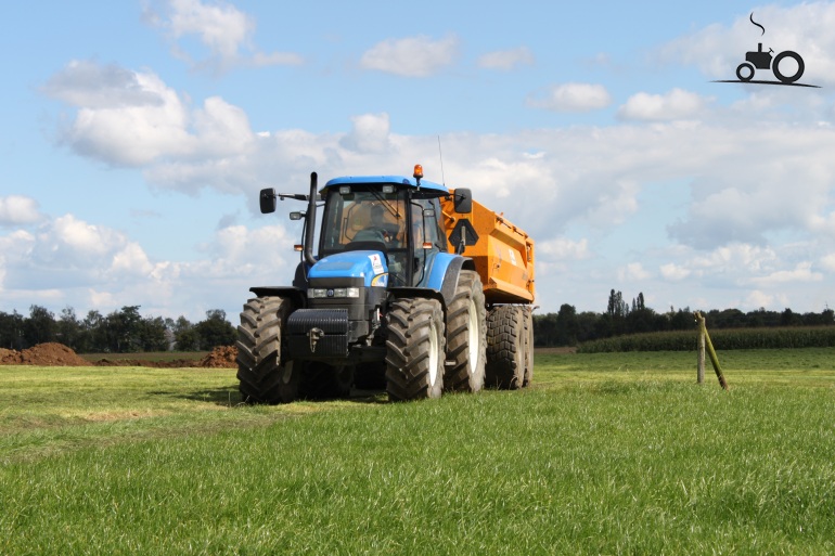 Foto New Holland TM 155 #451694