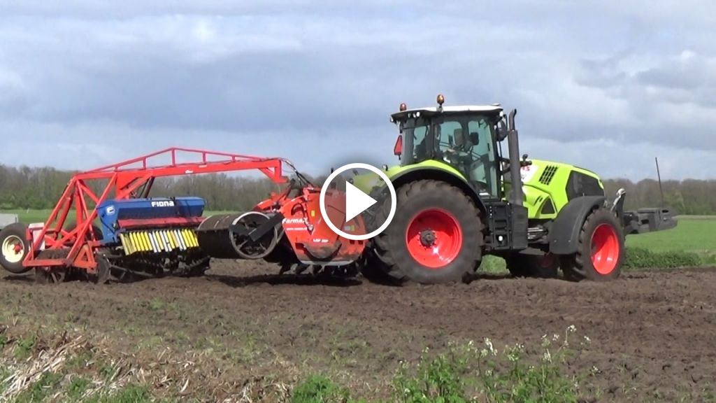 Wideo Claas Axion 810