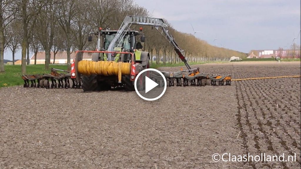 Wideo Claas Axion 810