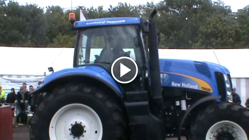 Vidéo New Holland T 8020