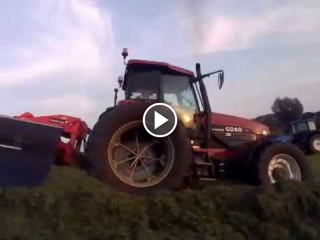 Wideo New Holland G 240