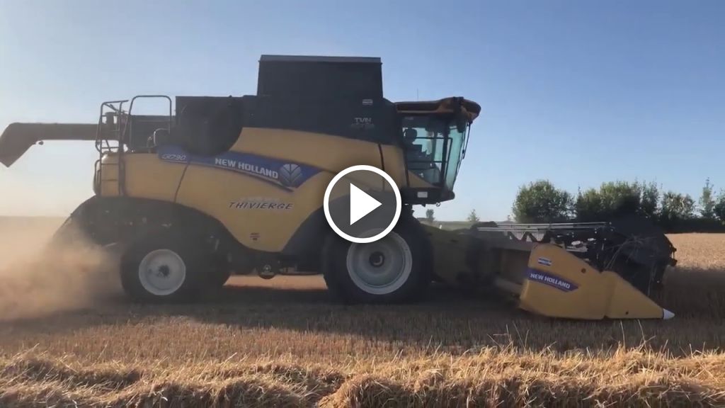 Wideo New Holland CR 7.90