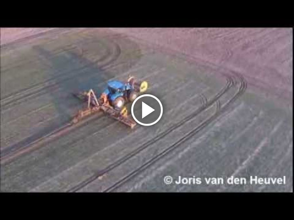 Vidéo New Holland T 7030