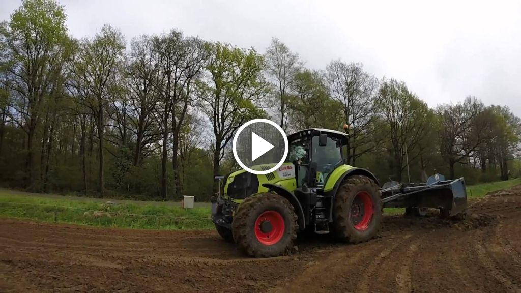 Wideo Claas Axion 830
