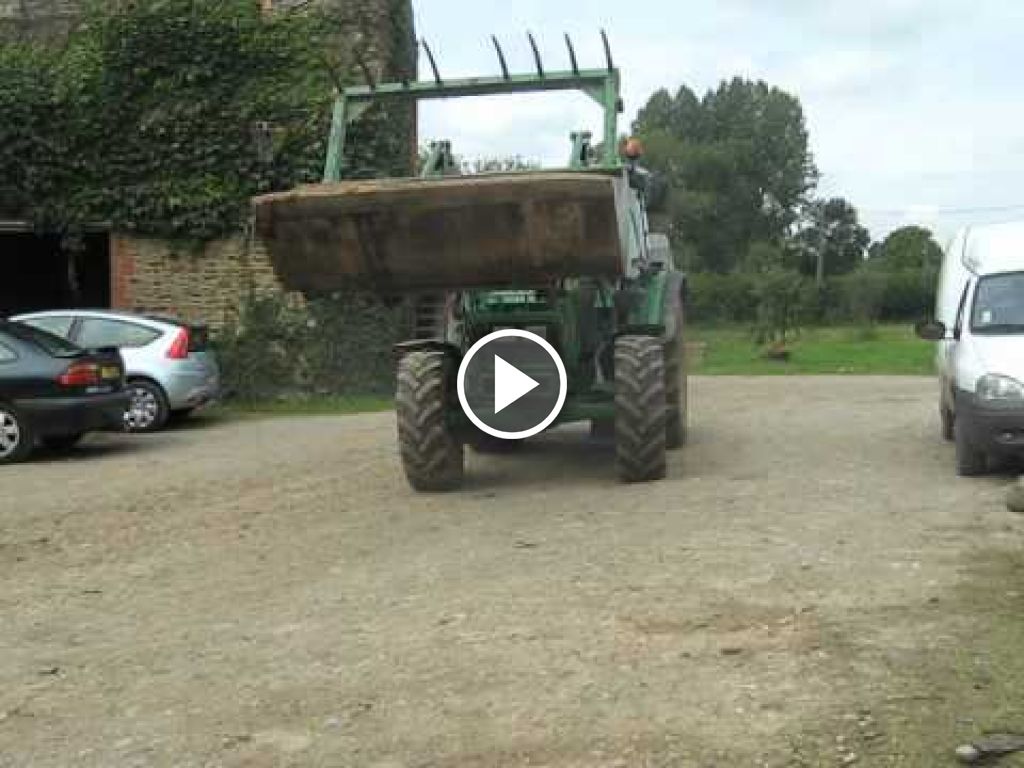 Videó John Deere 5820 Tractor