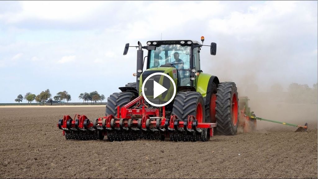 Wideo Claas Axion 820