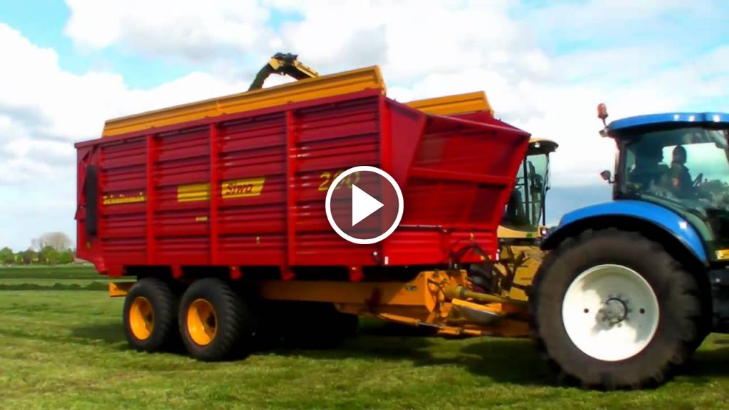 Wideo New Holland FX 375