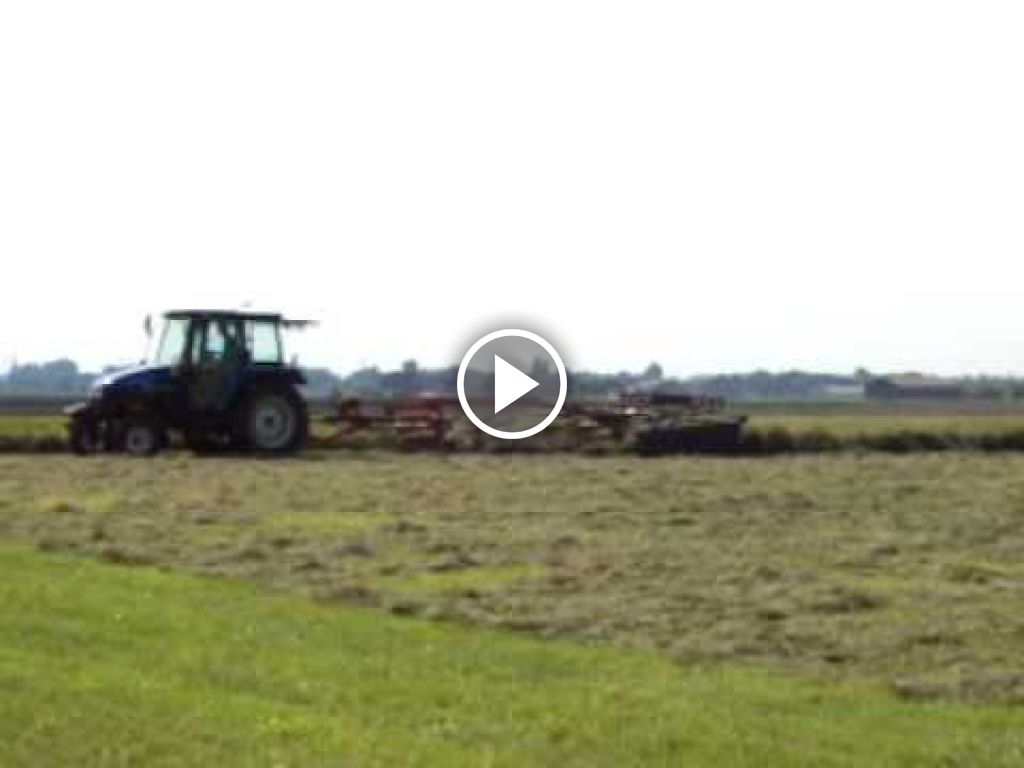 Wideo New Holland TL 80