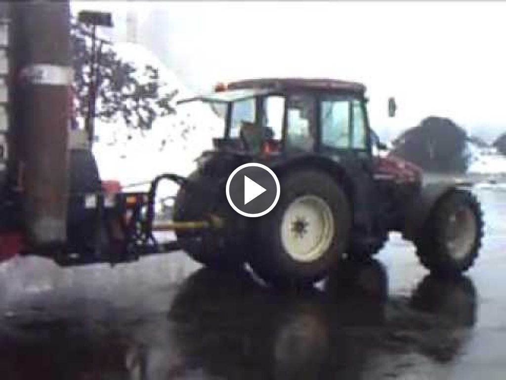 Wideo New Holland TN65S